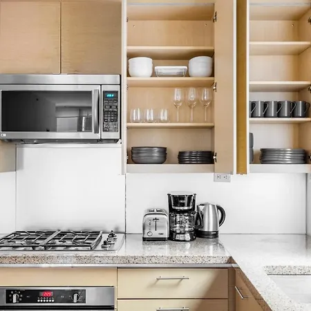 Midtown 1br W Doorman Gym Nr Times Sq Nyc-697