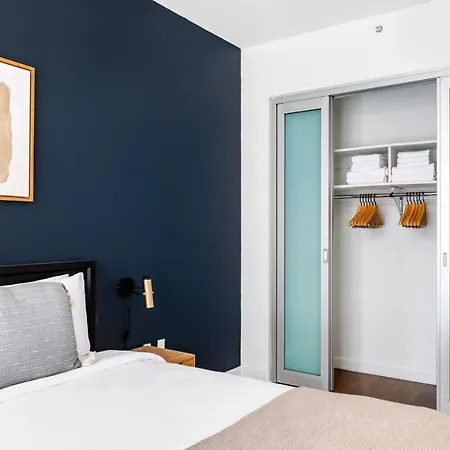 Midtown 1br W Doorman Gym Nr Times Sq Nyc-697 *