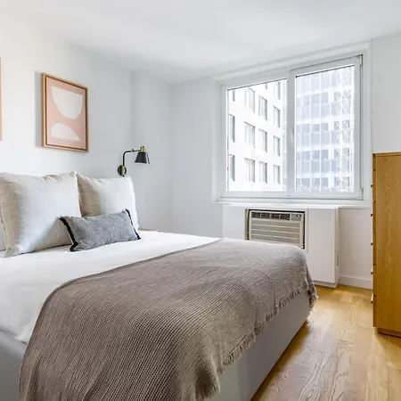 Midtown 1br W Gym Elevator Nr Rockefeller Nyc-508 Apartment New York