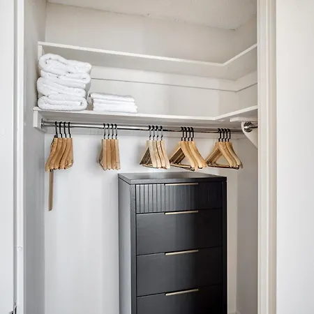 Ues 2br W Elevator Doorman Gym Nr Park Nyc-1072 *