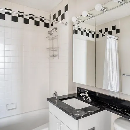 Ues 2br W Elevator Doorman Gym Nr Park Nyc-1072 Apartment *