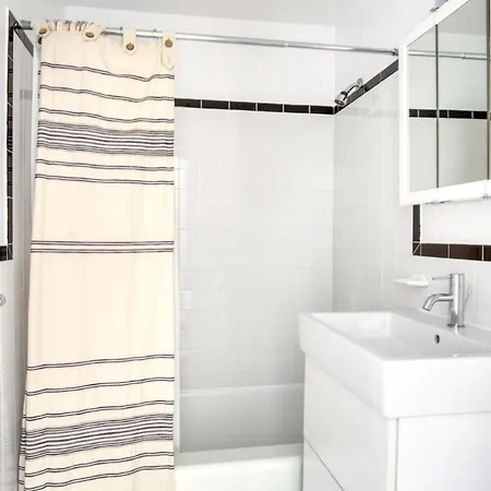 Uws 1br W Elevator Doorman Gym Nr 1 Line Nyc-626 New York