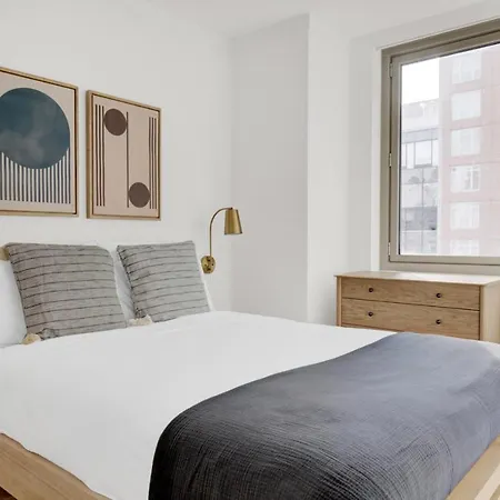 Ues 2br W Elevator Doorman Gym Nr The Met Nyc-683 Apartment *