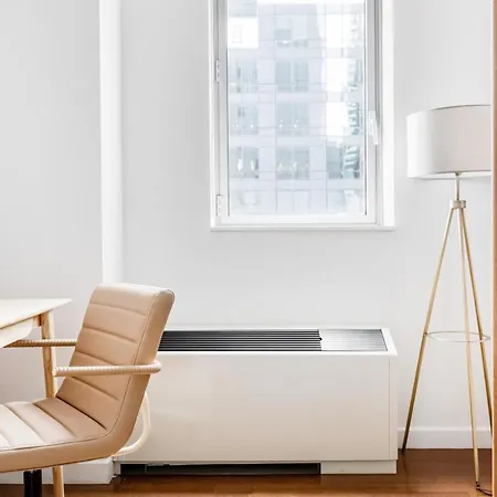 Midtown 1br W Doorman Gym Nr Times Sq Nyc-697 *