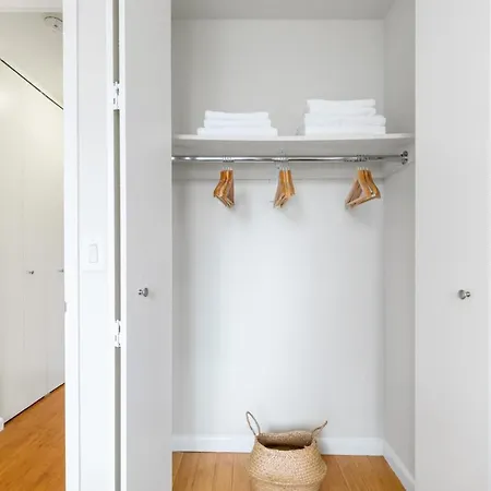 Midtown 2br W Pool Gym Roof Nr Broadway Nyc-382 *