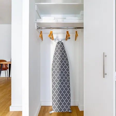 Midtown 1br W Gym Elevator Nr Rockefeller Nyc-508 New York