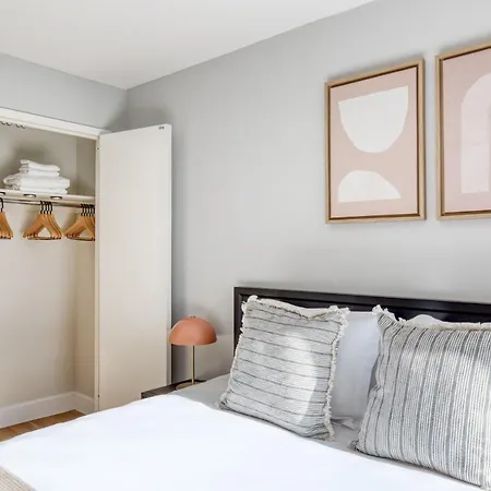 Theater District 1br W Indoor Pool Gym Nyc-103 Apartment *