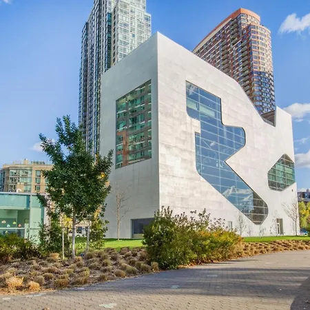 Apartment Lic 1br W Wd Elevator Doorman Nr E River Nyc-764 *