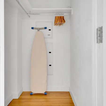 Chelsea 1br W Balcony Doorman Gym Nyc-158 Apartment