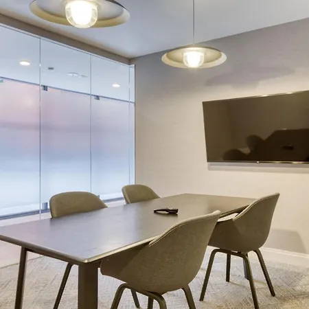 Midtown W 2br W Gym Wd Nr Times Sq Nyc-898