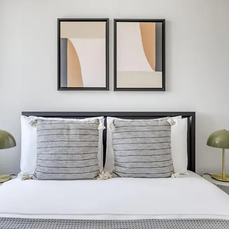 Midtown W 2br W Gym Wd Nr Times Sq Nyc-898