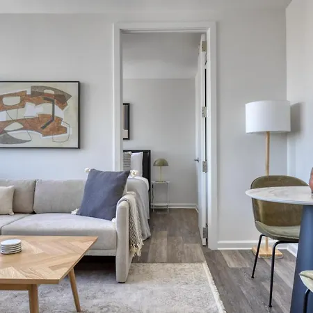 Midtown W 2br W Gym Wd Nr Times Sq Nyc-898