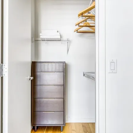 Apartment Lic 1br W Wd Elevator Doorman Nr E River Nyc-764 New York