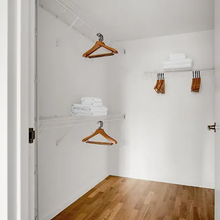 Lic 2br W Doorman Gym Pool Nr E River Nyc-689 Apartment *