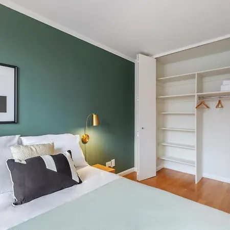 Midtown 2br W Pool Gym Parking Nr Broadway Nyc-381 Apartment New York