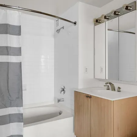 Lic 2br W Doorman Gym Pool Nr E River Nyc-689 *