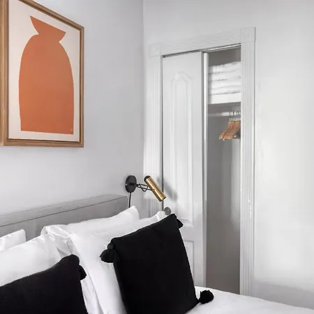 Sleek Nolita 1br W Wd Nr Soho Nyc-891 * New York