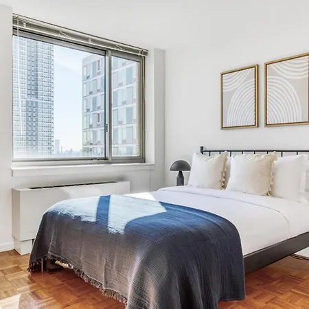 Lic 2br W Wd Elevator Doorman Nr E River Nyc-766 Apartment *