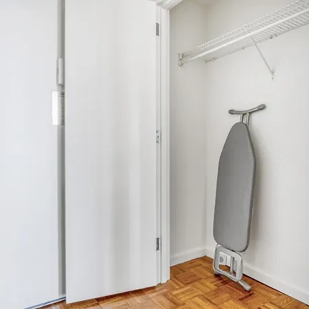 Lic 2br W Wd Elevator Doorman Nr E River Nyc-766 New York