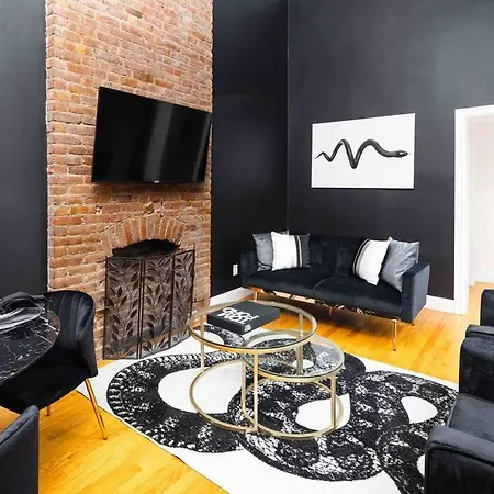 Spacious In Brooklyn Heights *
