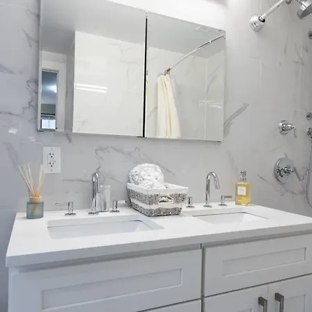 Elegant East Side Apartment