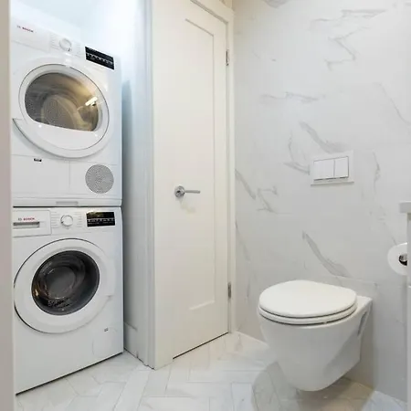 Elegant East Side Apartment