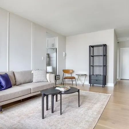 Apartment Murray Hill 2br W Gym Doorman Elevator Nr Bars Nyc-623 New York
