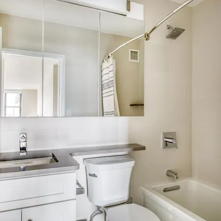 Apartment Murray Hill 2br W Gym Doorman Elevator Nr Bars Nyc-623 New York