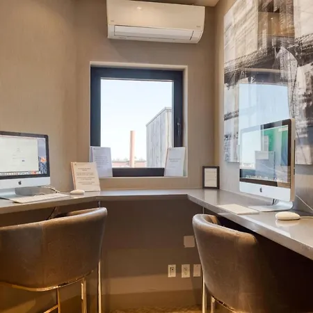 Ues 2br W Elevator Doorman Gym Nr Park Nyc-1072 New York