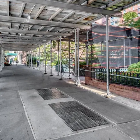 Apartment Ues 2br W Elevator Doorman Gym Nr Park Nyc-1072 New York