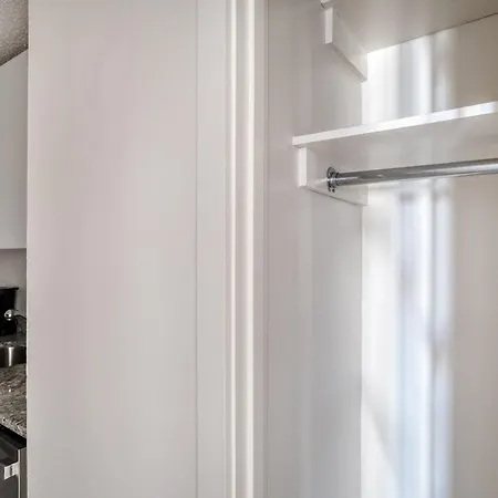 Apartment Ues 2br W Elevator Doorman Gym Nr Park Nyc-1072 New York
