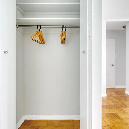 Uws 1br W Elevator Doorman Gym Nr 1 Line Nyc-626 Apartment *
