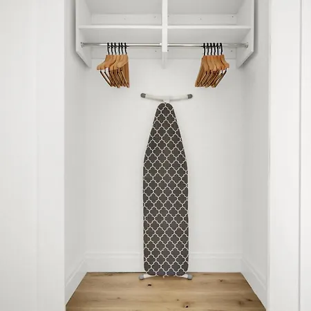 Ues 2br W Elevator Doorman Gym Nr The Met Nyc-683 Apartment
