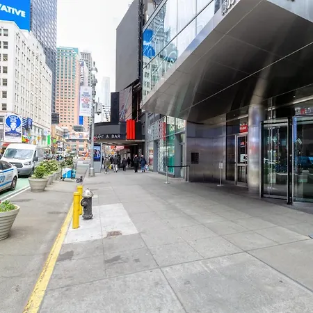 Midtown 1br W Doorman Gym Nr Times Sq Nyc-697