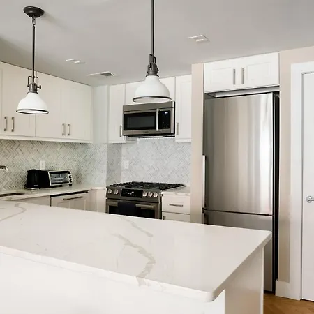 Elegant East Side Apartment *