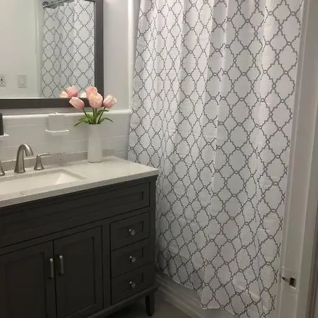 Private In Townhouse W Shared Baths Qn Bed 1-3ppl New York