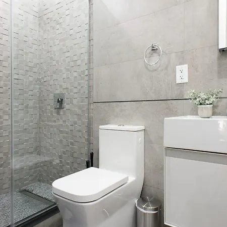 78-3b New Junior 1 Bedroom Prime Ues Wd In Unit Apartment