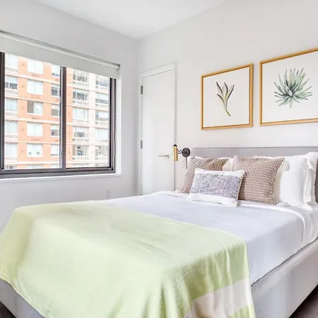 Roomy Midtown W 1br W Gym Nr Times Sq Nyc-633