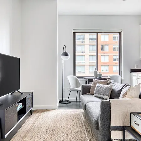 Roomy Midtown W 1br W Gym Nr Times Sq Nyc-633