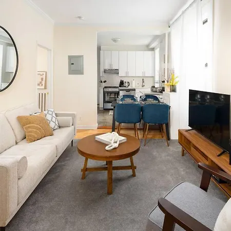 Spacious 3bd In Williamsburg Apartment