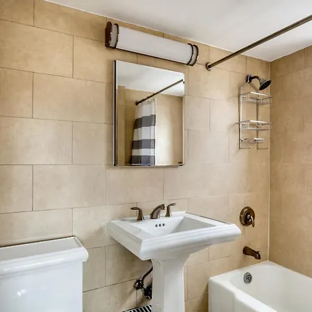 Apartment Lenox Hill 2br W Elevator Doorman Nyc-1011
