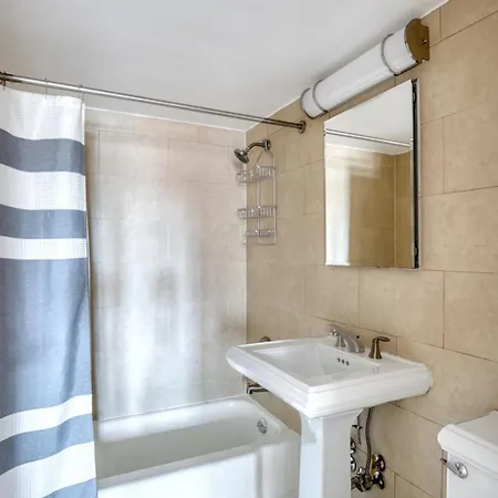 Lenox Hill 2br W Elevator Doorman Nyc-1011 Apartment *