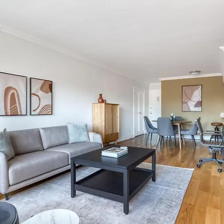 Lenox Hill 2br W Elevator Doorman Nyc-1011 Apartment *