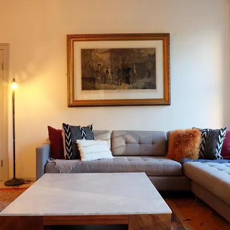 1830's Historic Merchant House On The Park Les