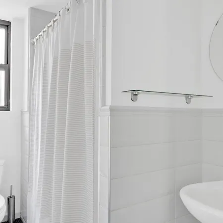 Midtown 2br W Elevator Doorman Nr Shopping Nyc-737
