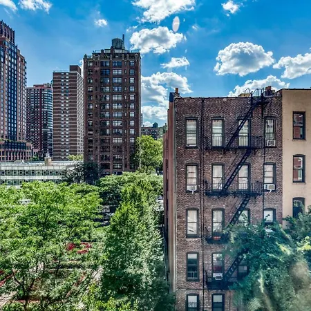 Ues W Dm Elevator Gym Nr Park Nyc-920 * New York