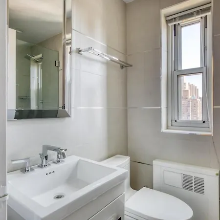 Murray Hill 2br W Elevator Gym Doorman Nr Gct Nyc-791