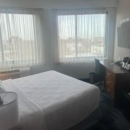 Fairfield & By Marriott Brooklyn Hotel New York
