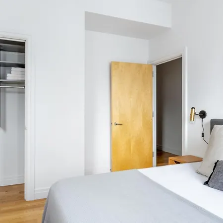 Hells Kitchen 2br W Doorman Nr Park Nyc-522 *