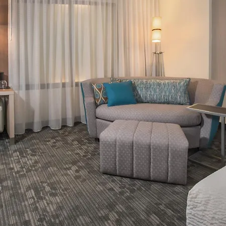 Courtyard By Marriott Queens, Jamaica 3*